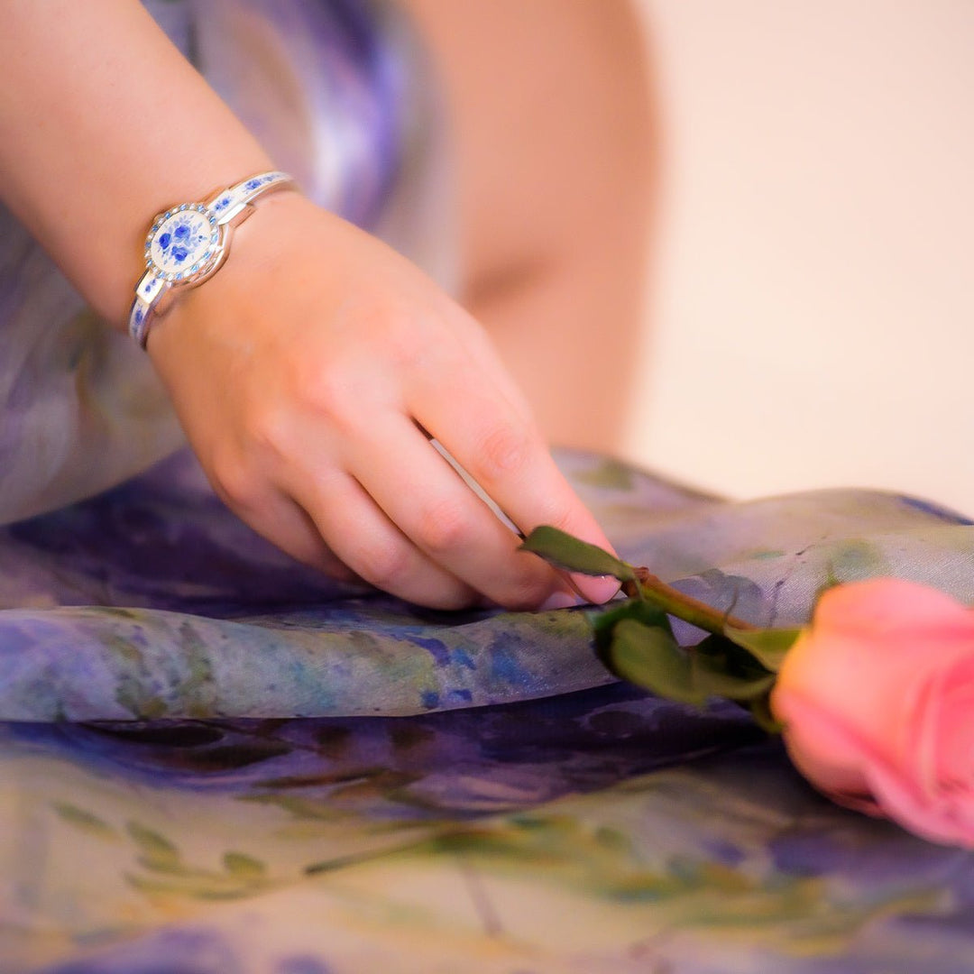 Rose Crystal Palladium White-Blue – André Mouche